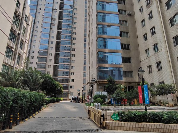 昆明官渡吳井路和平新村8號小區(qū)和平村環(huán)城南路協(xié)美醫(yī)院對面.